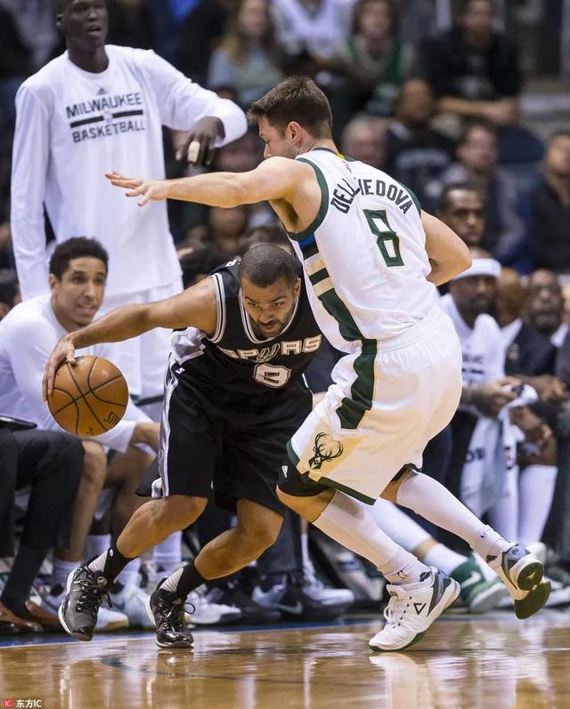 爱游戏入口-广州队横扫马刺，字母哥高光表现